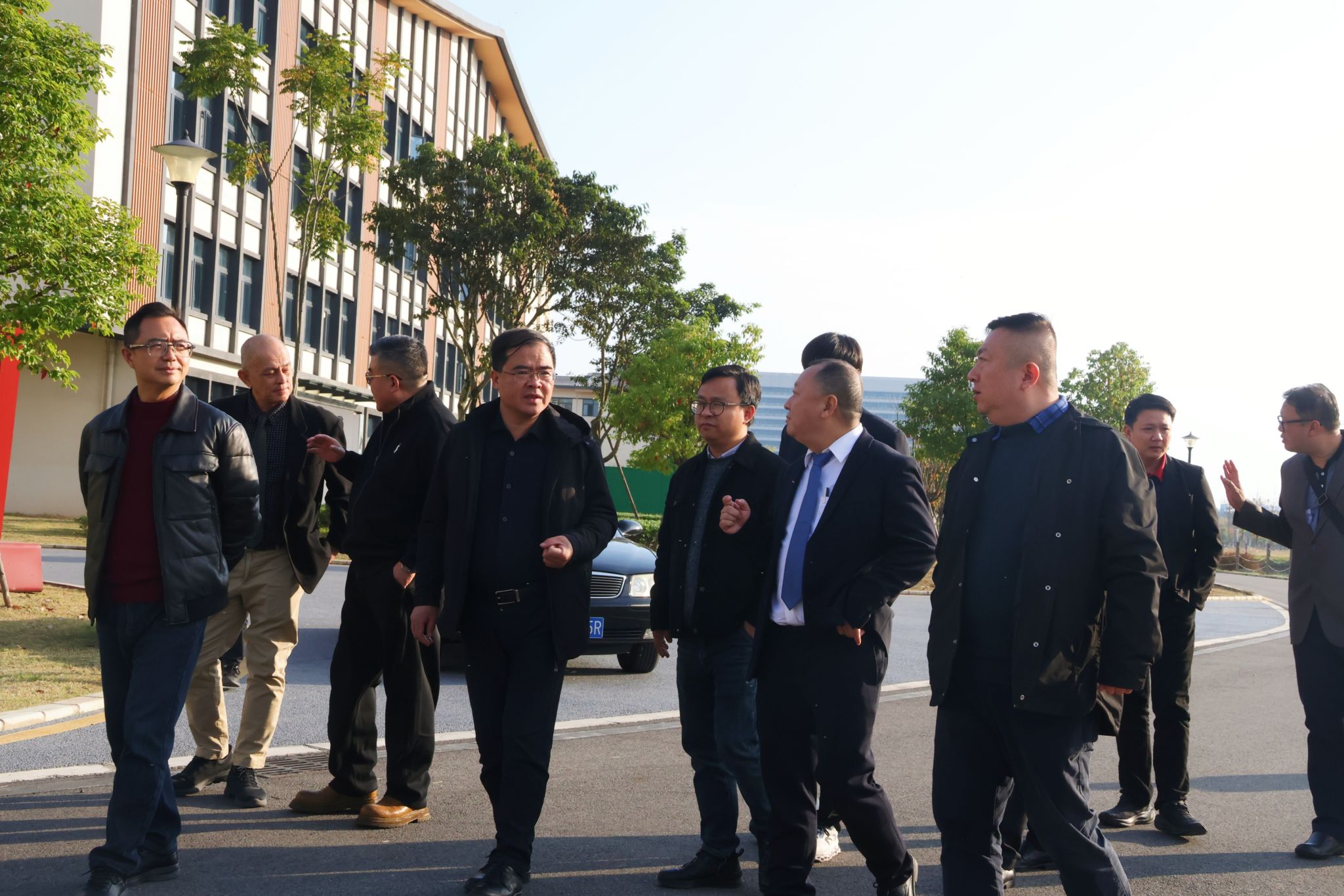 中泰携手共谱职教新篇章——泰国易三仓大学代表团访问成都纺织高等专科学校